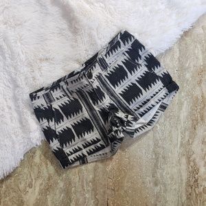 AEO Aztec Print Shorts Midi Stretch Size 00 A5